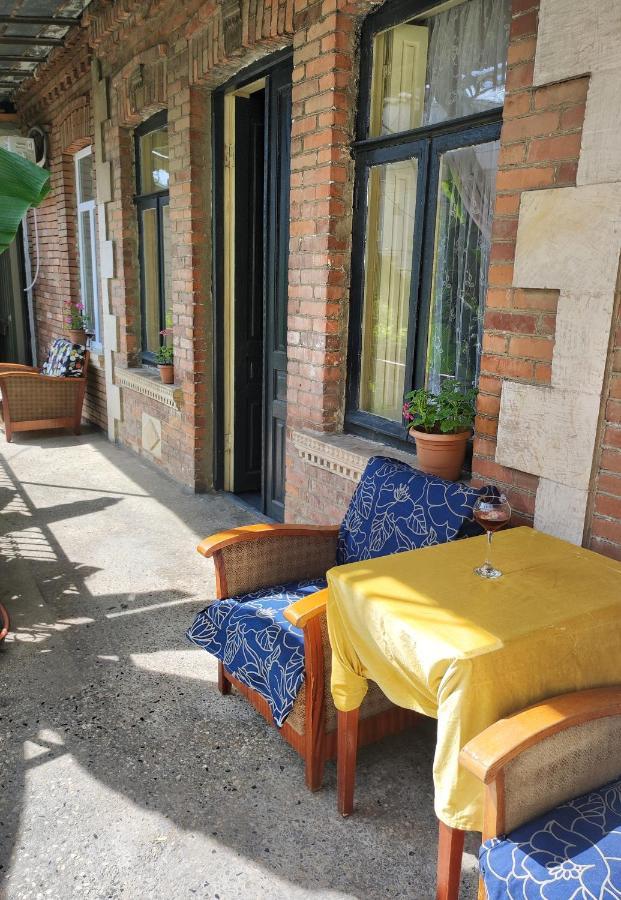 Friendly Guest House Koutaïssi Extérieur photo